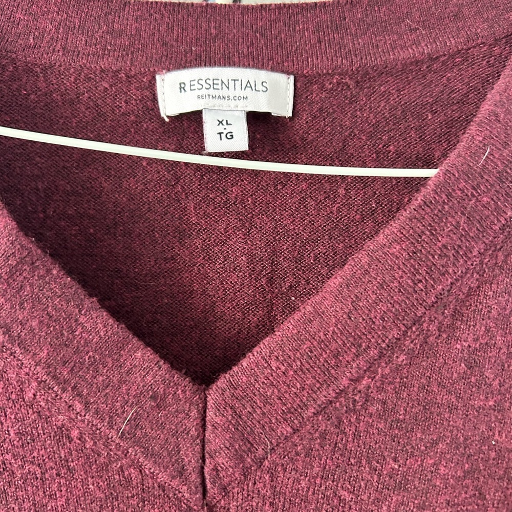 🔥$2 Women's V-Neck Burgundy Sweater size XL 🥳 - Picture 5 of 5